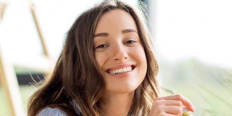 The Difference Between Dental Veneers & Bonding